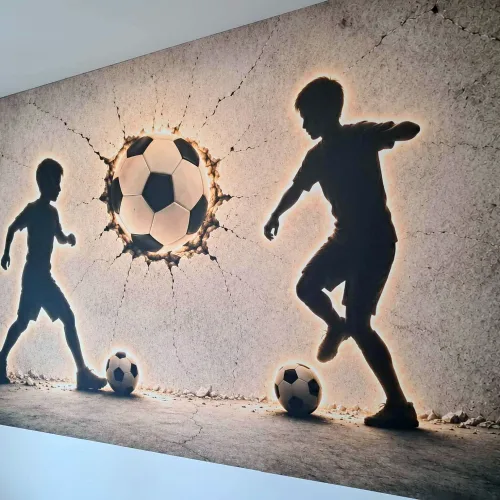 Realizacja klienta – fototapeta piłkarska 3D z efektem pękającej ściany i sylwetkami zawodników